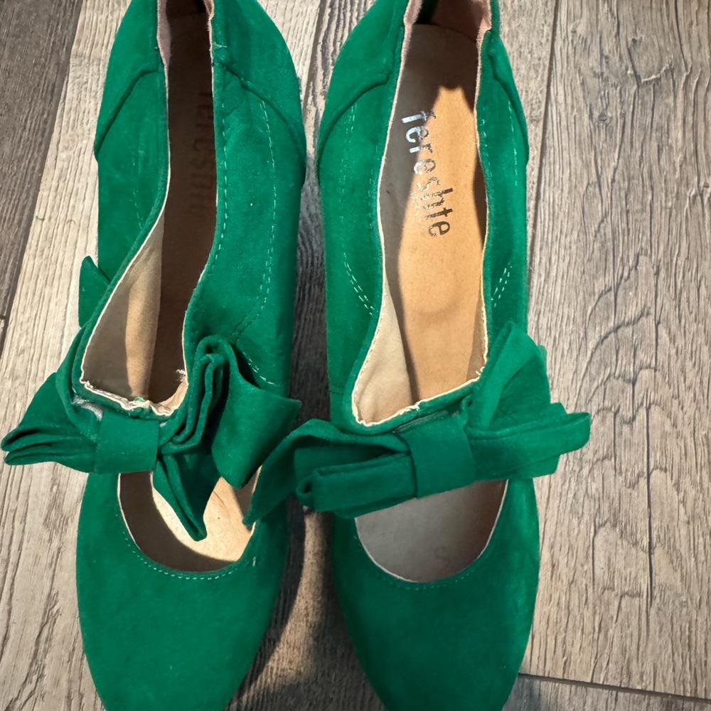 Emerald Green Suede Heels with Bow Detail